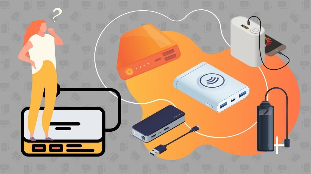 Een vrouw met verschillende powerbanks Een vrouw overweegt een powerbank te kopen