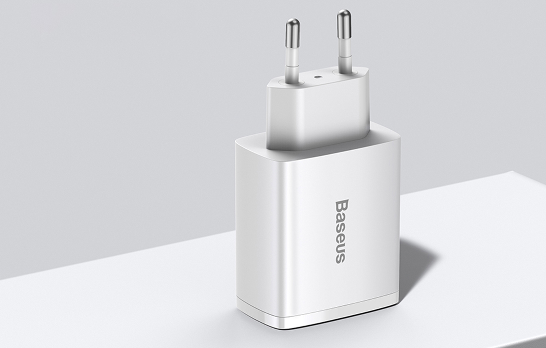 Baseus Compact Snellader 30W - USB-C PD, 2xUSB - Wit