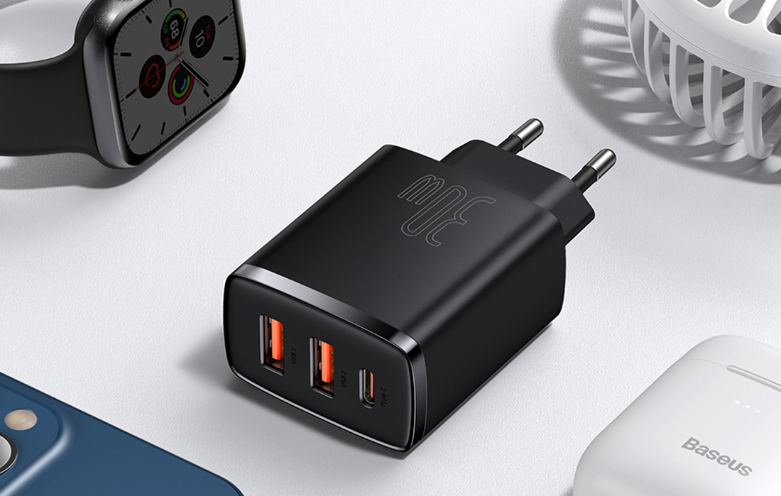 Baseus Compact Snellader 30W - USB-C PD, 2xUSB - Zwart